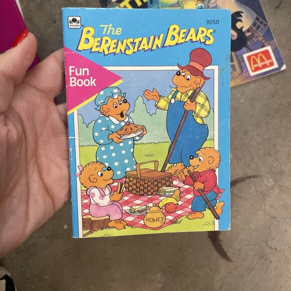 Lot of 4 Berenstain Bears Softcover Books Attic Treasure Santa Bear Fun Book - Picture 5 of 7